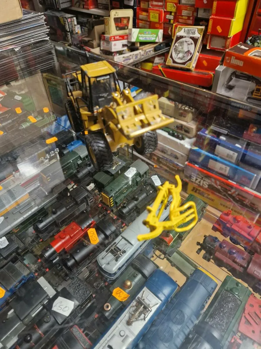 Corgi Norscot Caterpillar Loader Code3 - Image 3