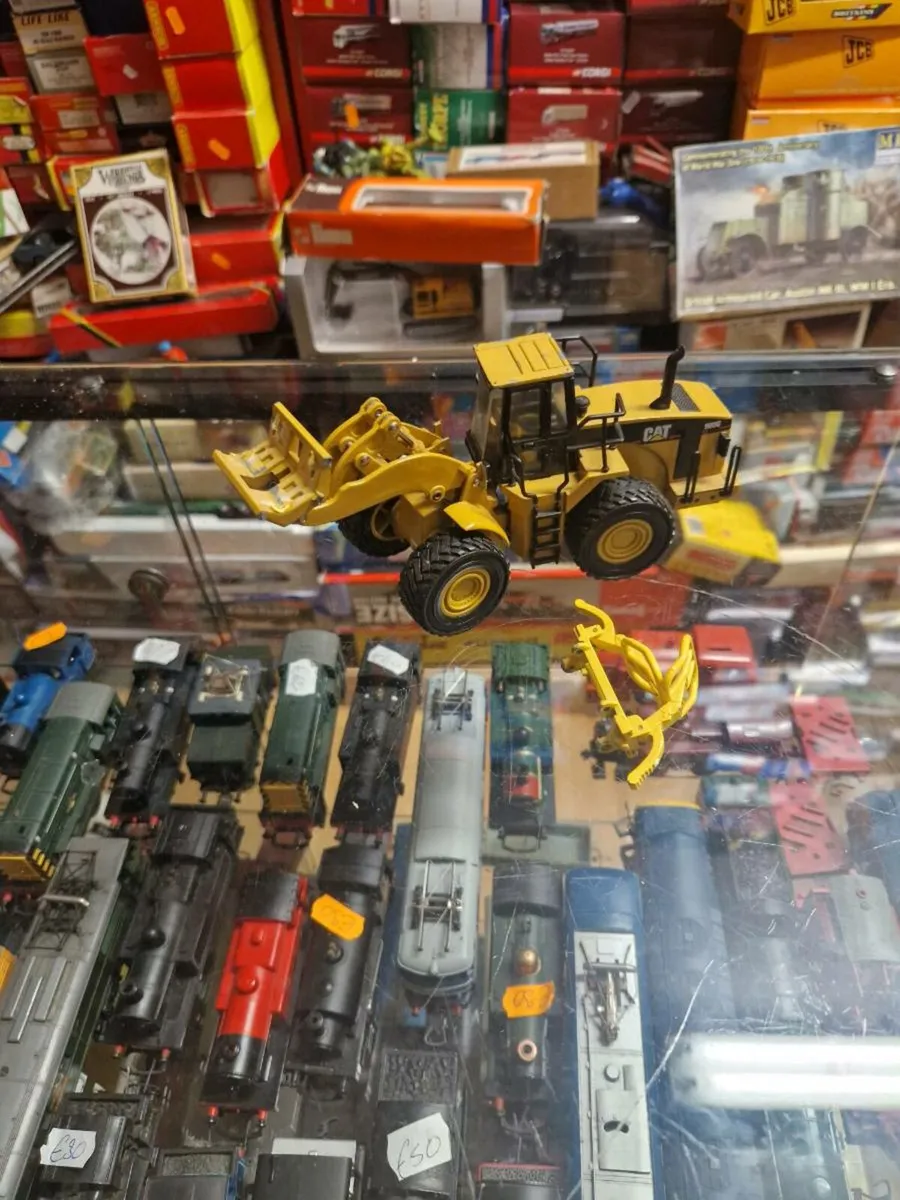 Corgi Norscot Caterpillar Loader Code3 - Image 4