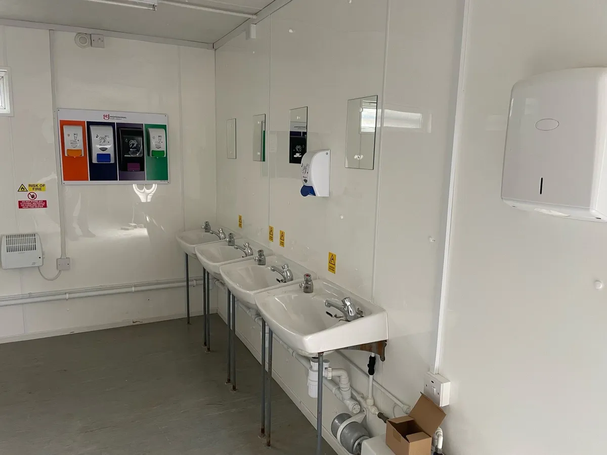 Toilet block unit - Image 4