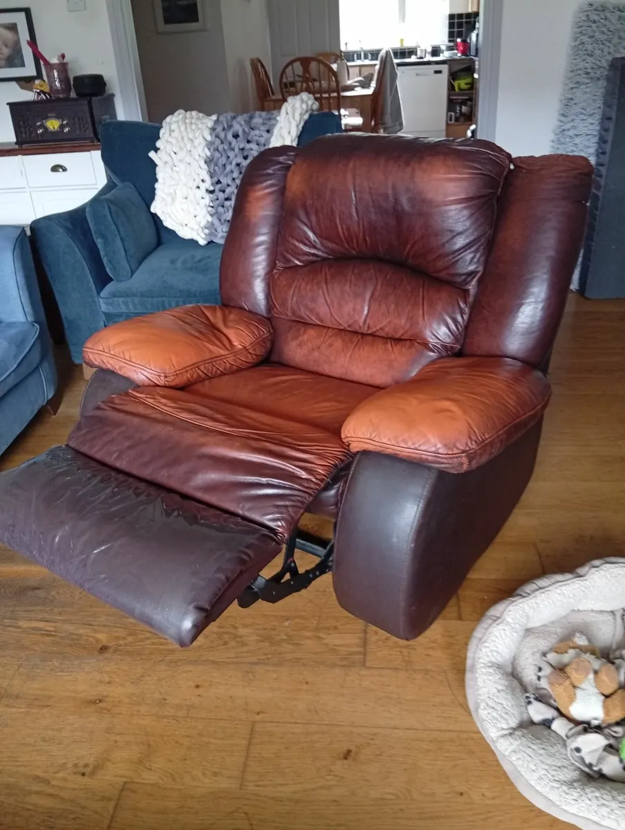 Leather recliner - Image 2