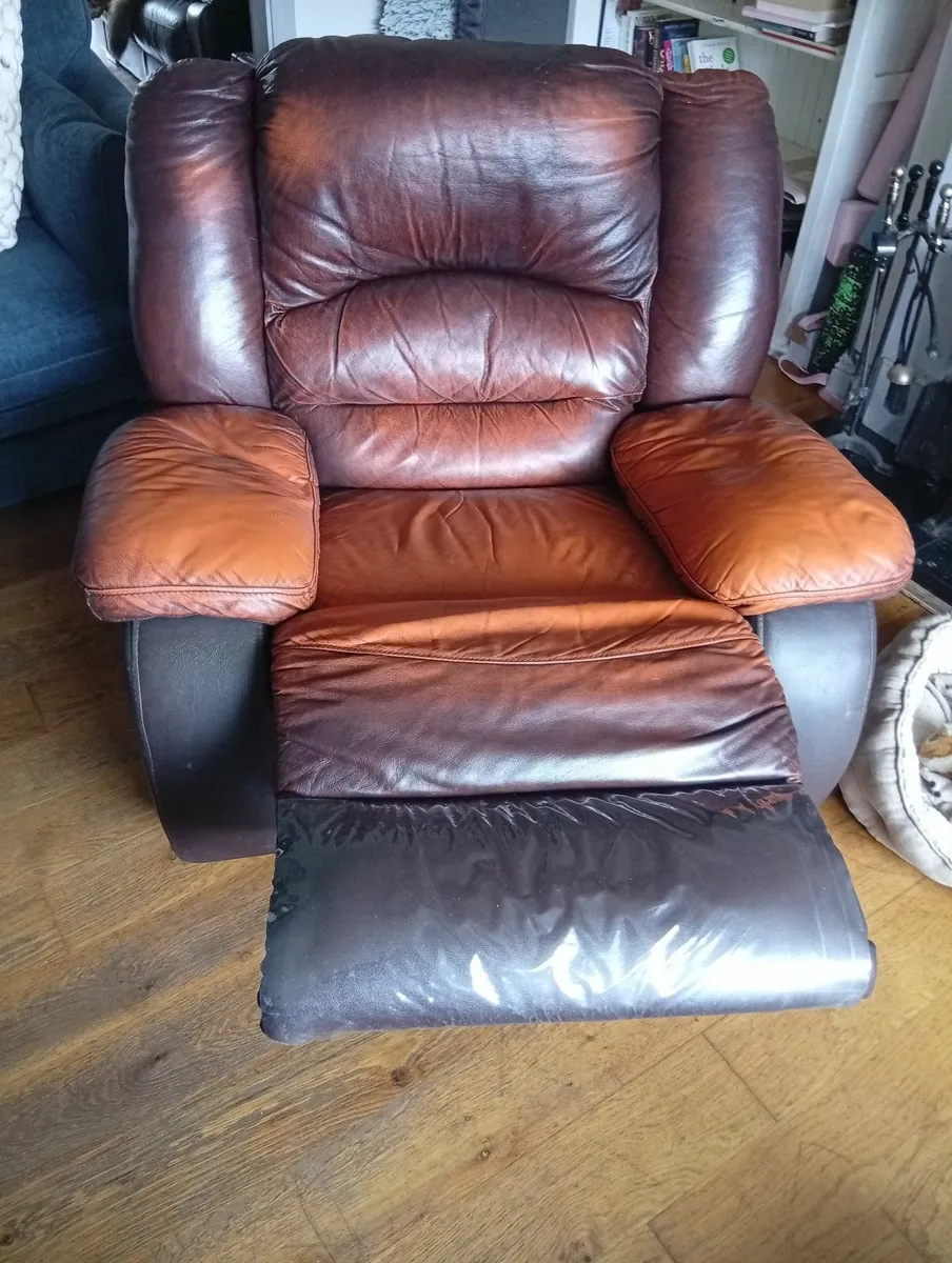 Leather recliner - Image 3