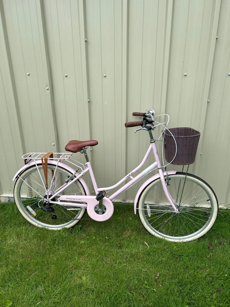 Woman’s bicycle - Image 1