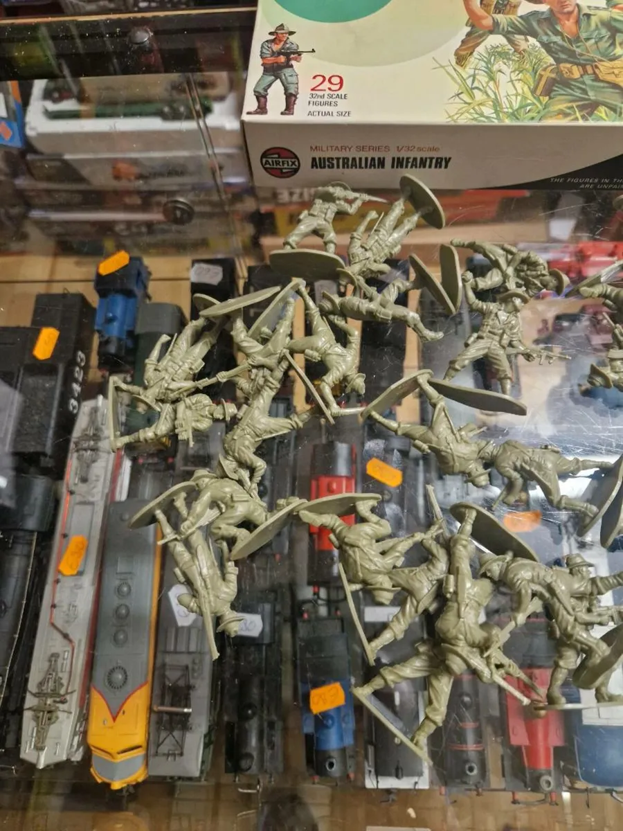Vintage Airfix Australian Army WW2 Soldiers - Image 3