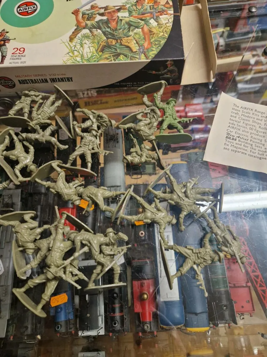 Vintage Airfix Australian Army WW2 Soldiers - Image 4