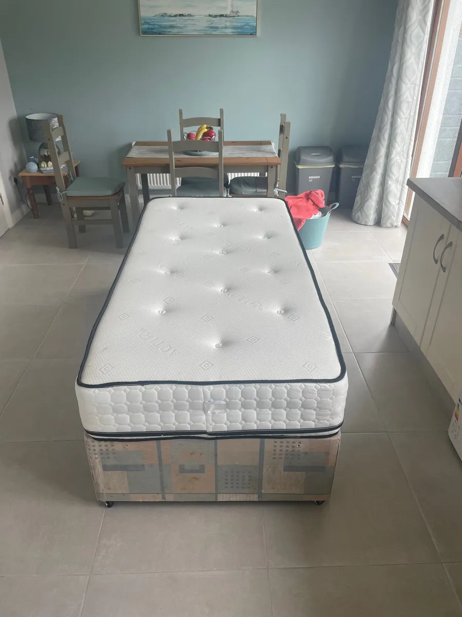 Single bed and mattress - Image 1