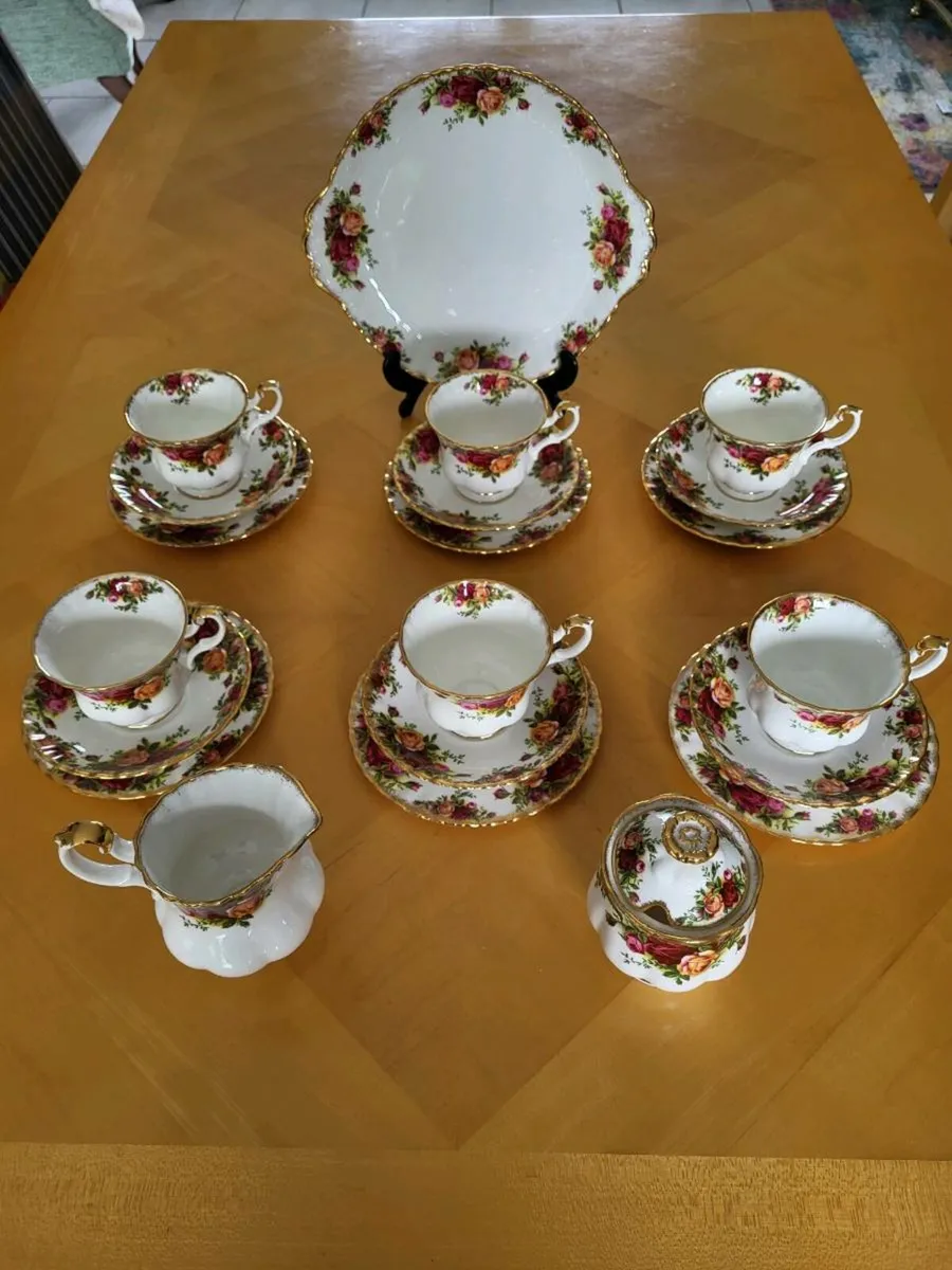 ROYAL ALBERT OLD COUNTRY ROSES TEA SET - Image 1