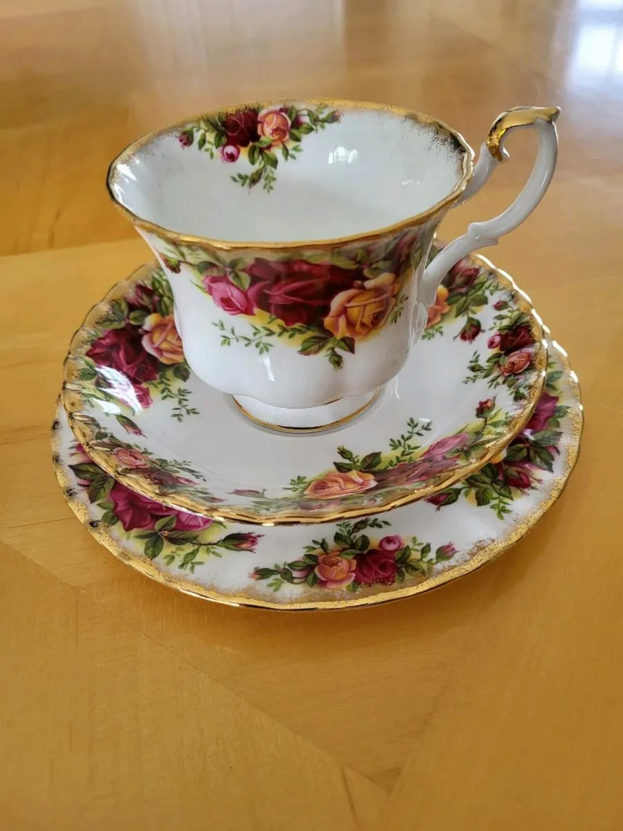 ROYAL ALBERT OLD COUNTRY ROSES TEA SET - Image 2