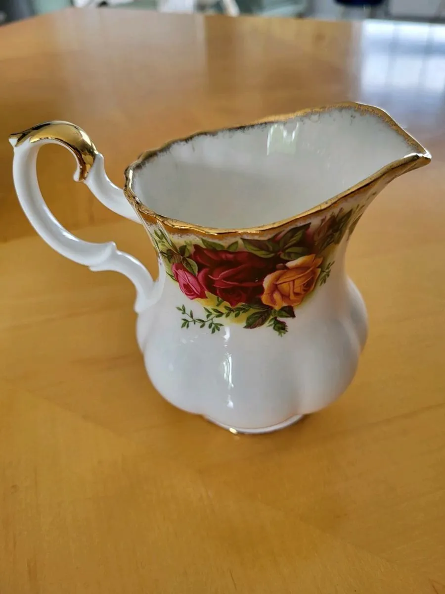 ROYAL ALBERT OLD COUNTRY ROSES TEA SET - Image 3