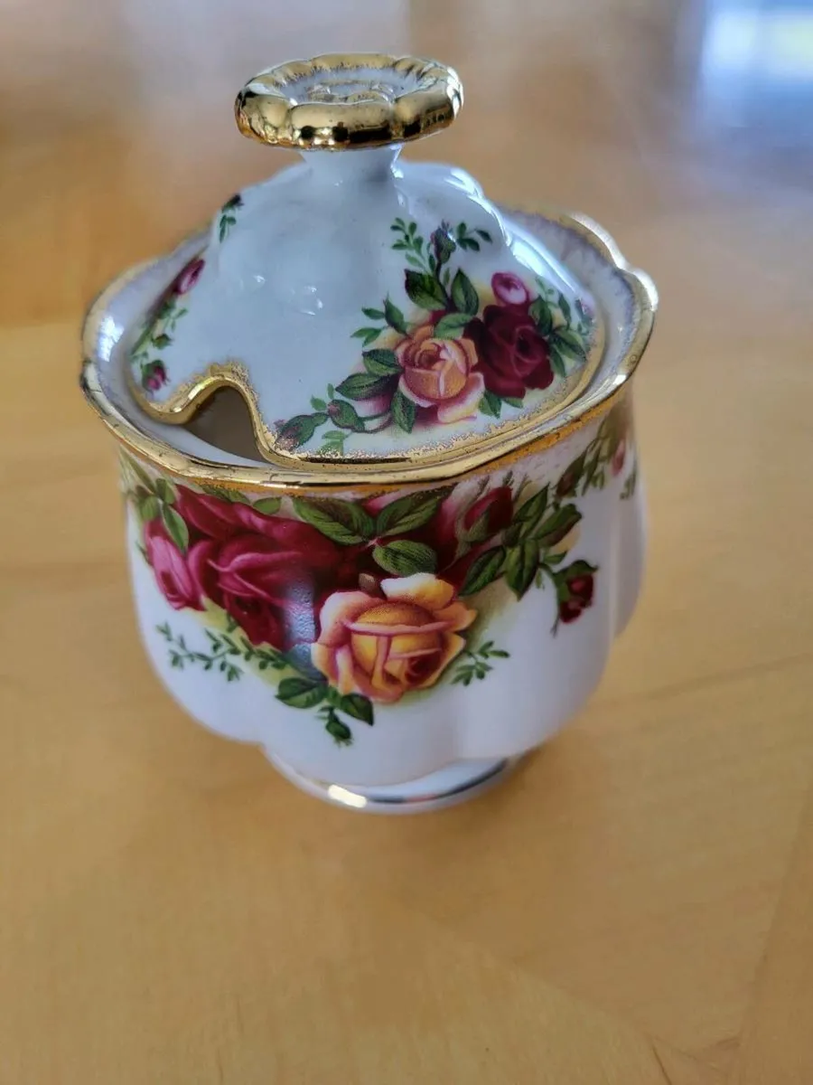 ROYAL ALBERT OLD COUNTRY ROSES TEA SET - Image 4