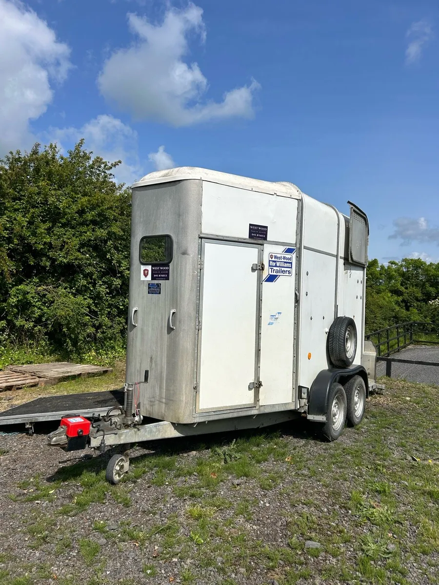 White HB505 Ifor Williams - Image 1