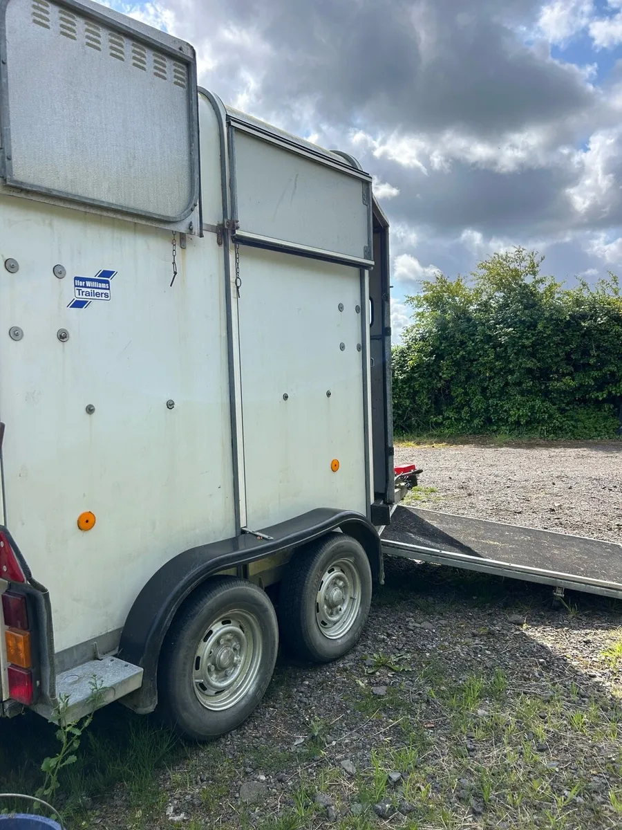 White HB505 Ifor Williams - Image 3
