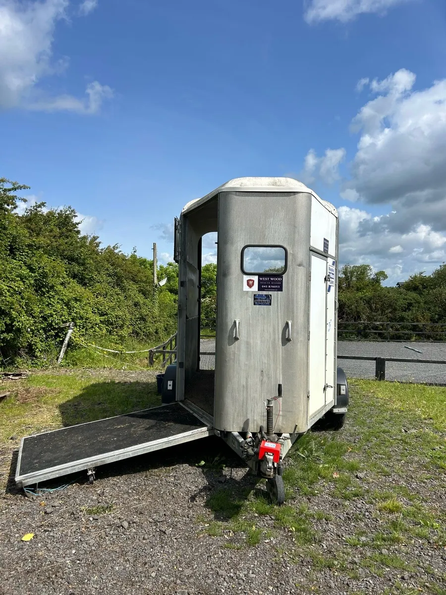 White HB505 Ifor Williams - Image 4