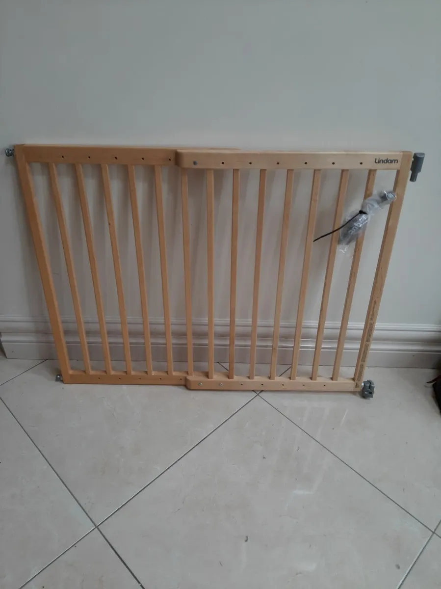 Child gate