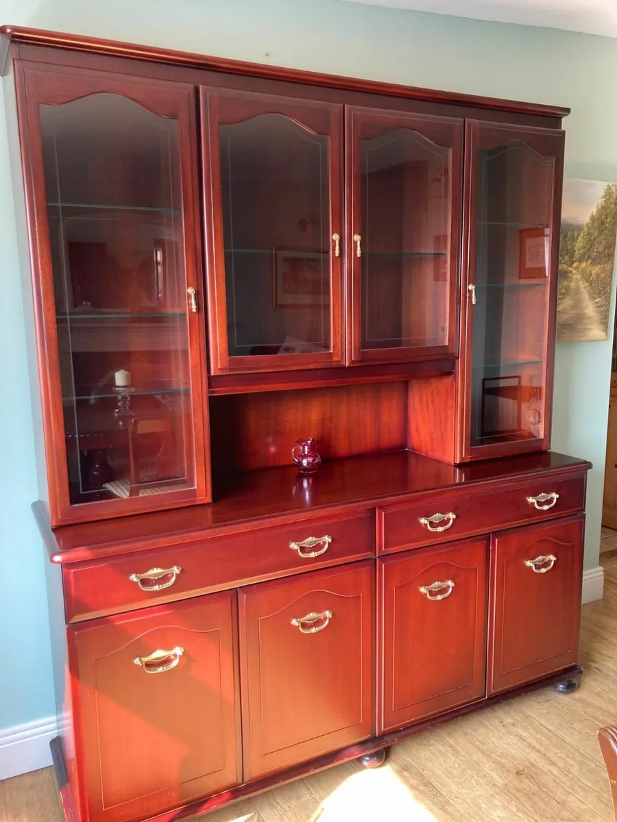 Cabinet - Image 1