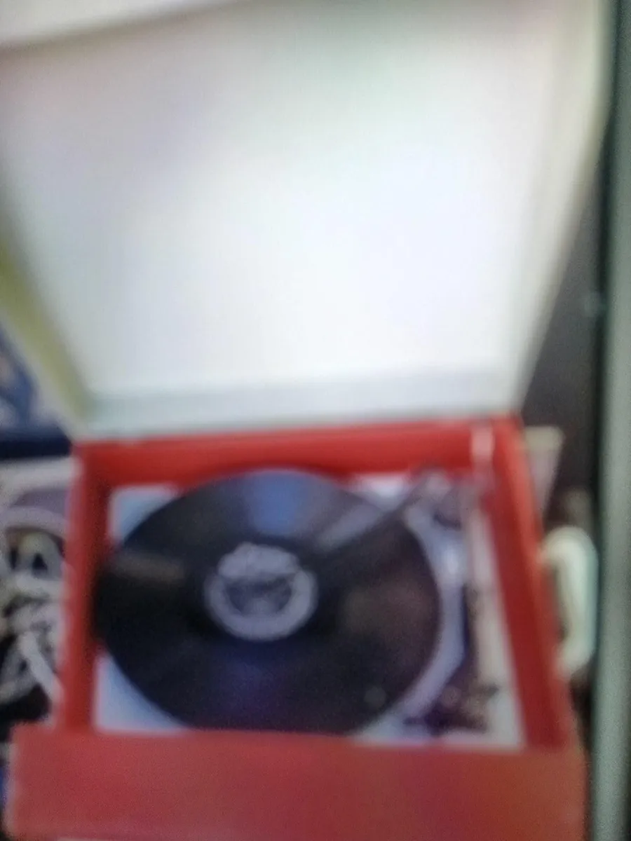 Record Player - Image 2