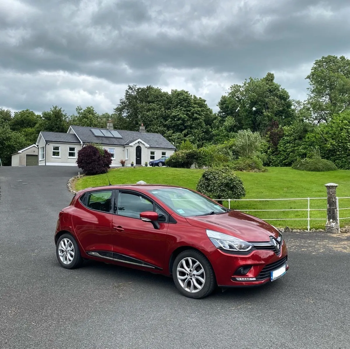 Renault Clio - tiny miles - as new condition - Image 1
