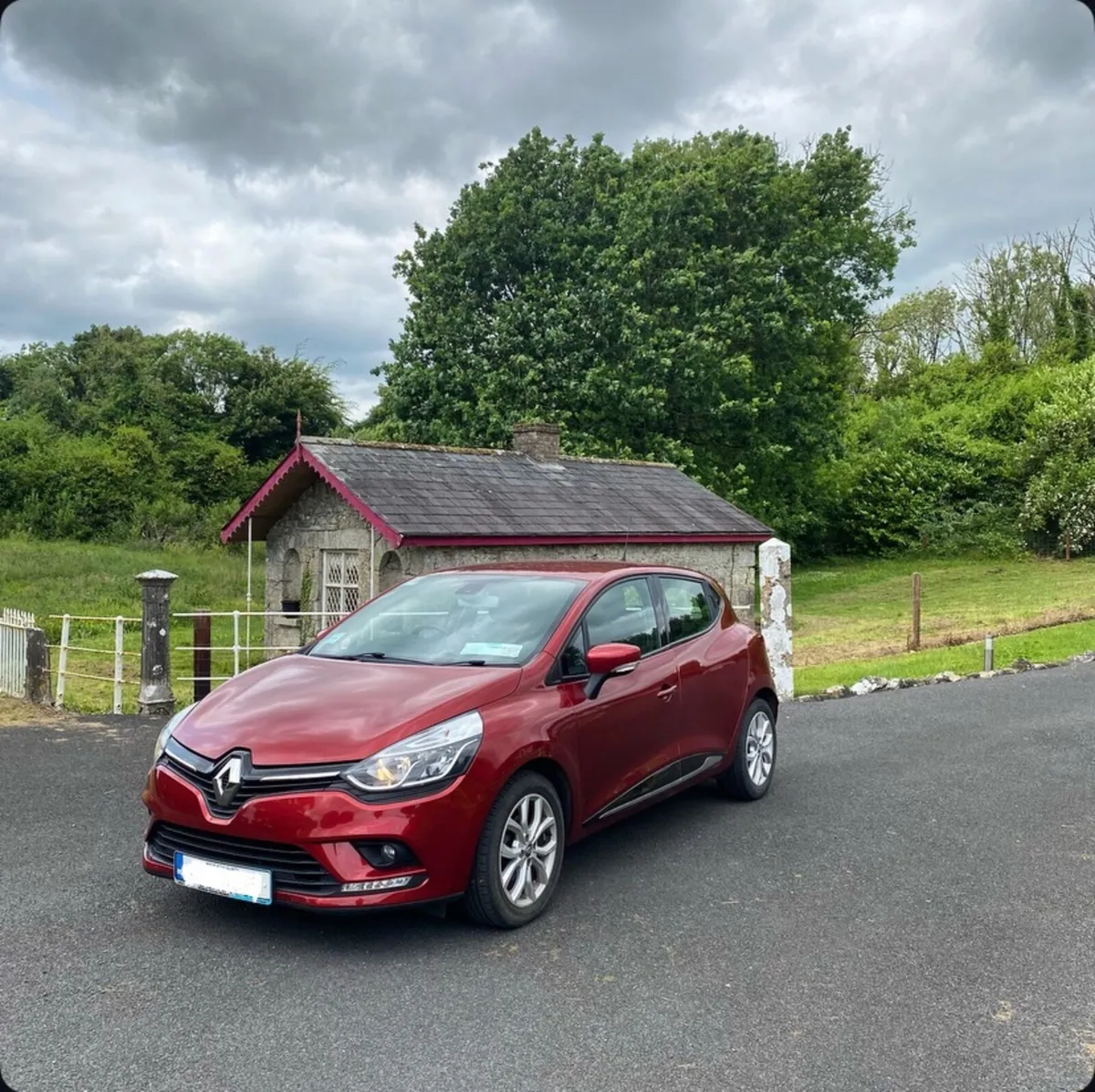 Renault Clio - tiny miles - as new condition - Image 2