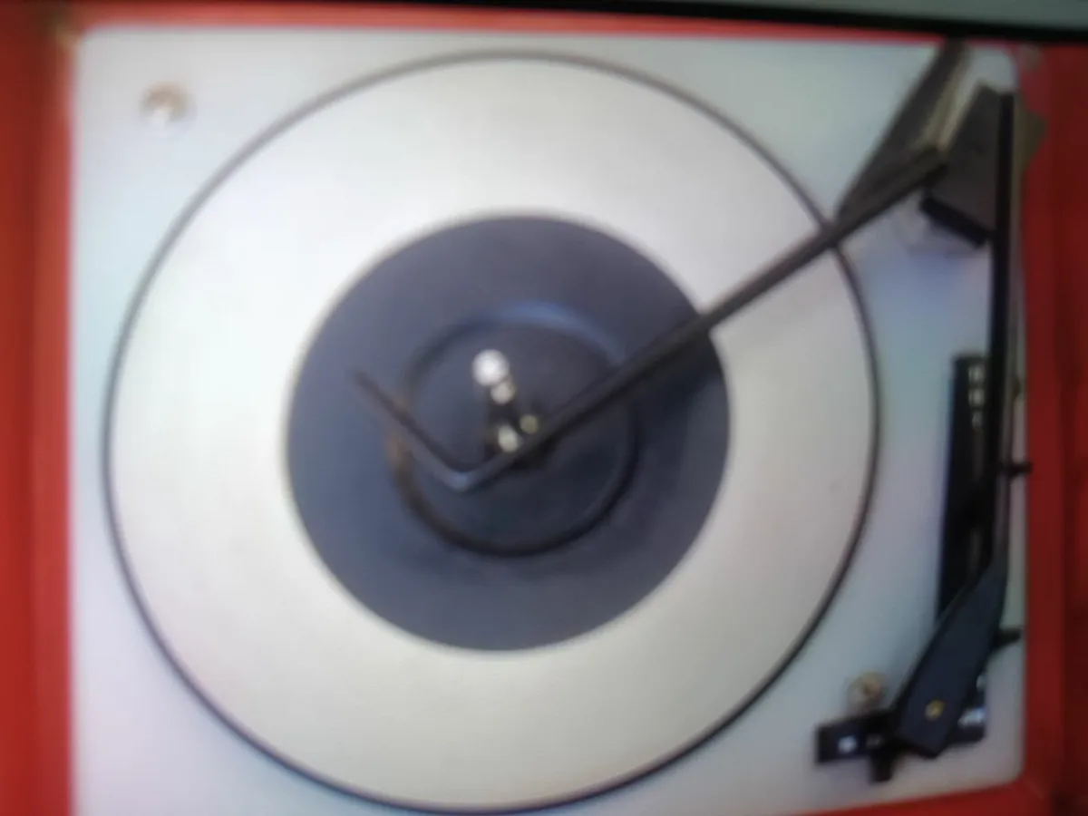 Record Player - Image 3