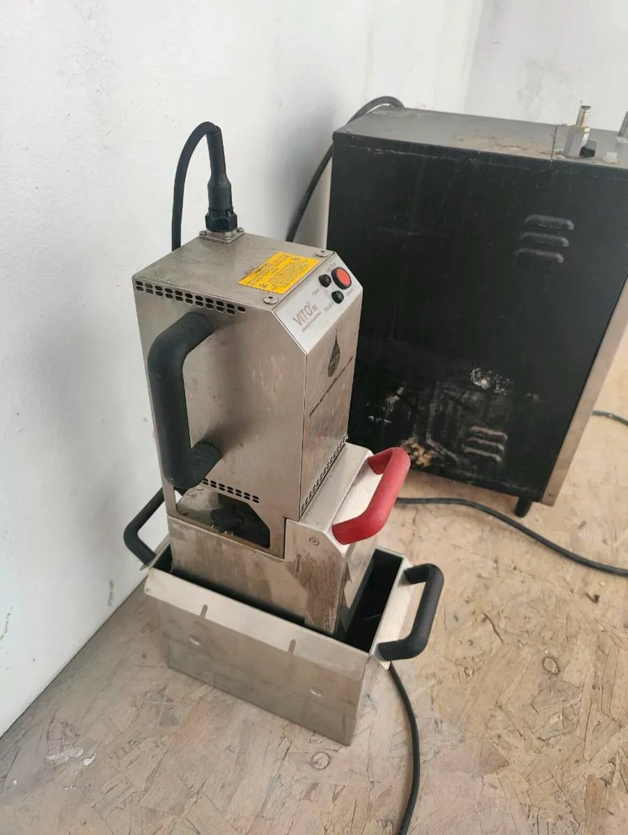 Vito 80 oil filtering machine - Image 1