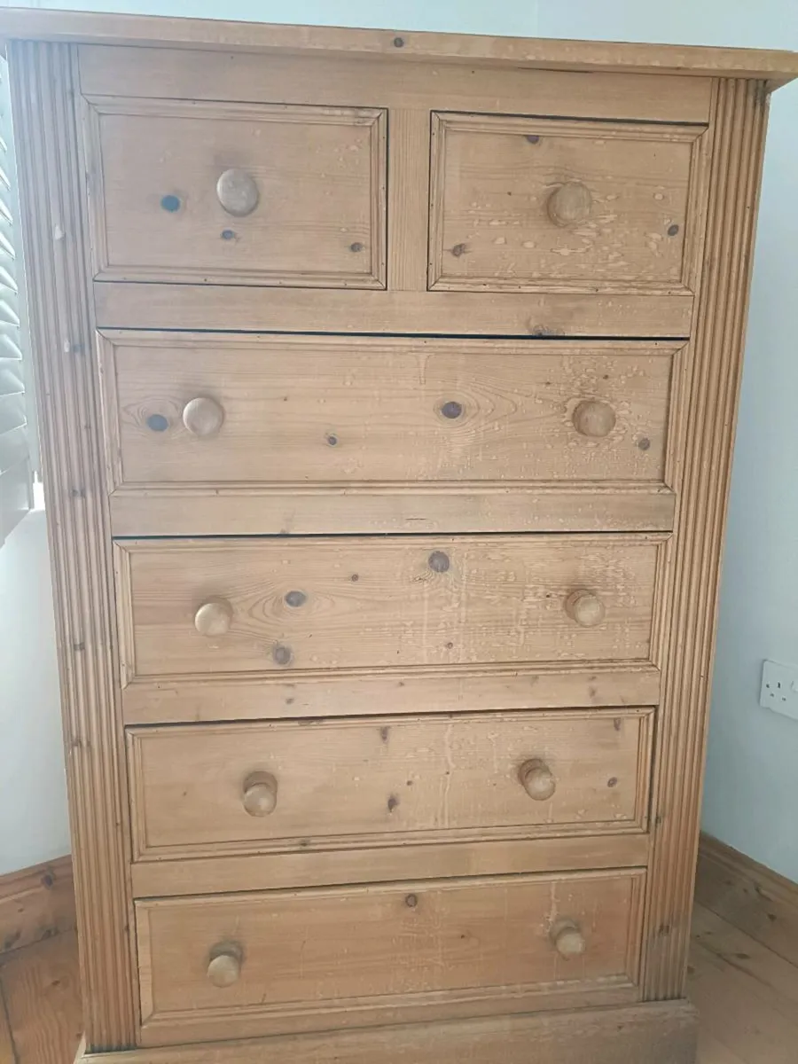 Chest of drawers