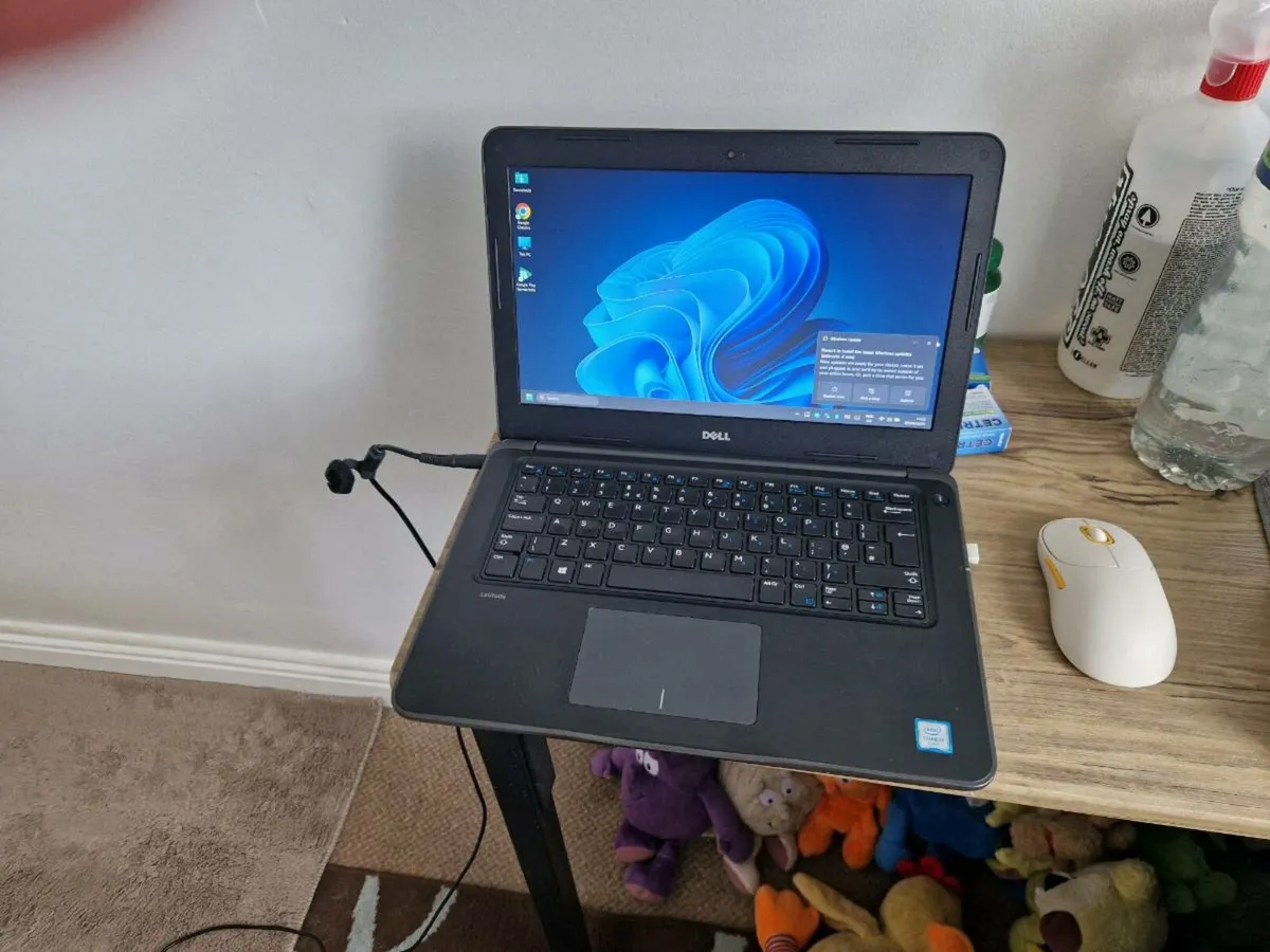 Dell Latitude 3380 - Image 1