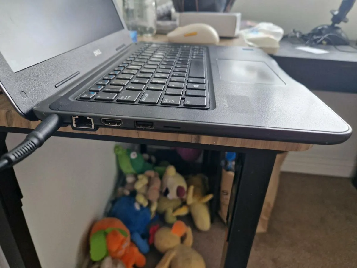 Dell Latitude 3380 - Image 2