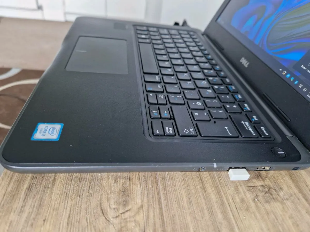 Dell Latitude 3380 - Image 3