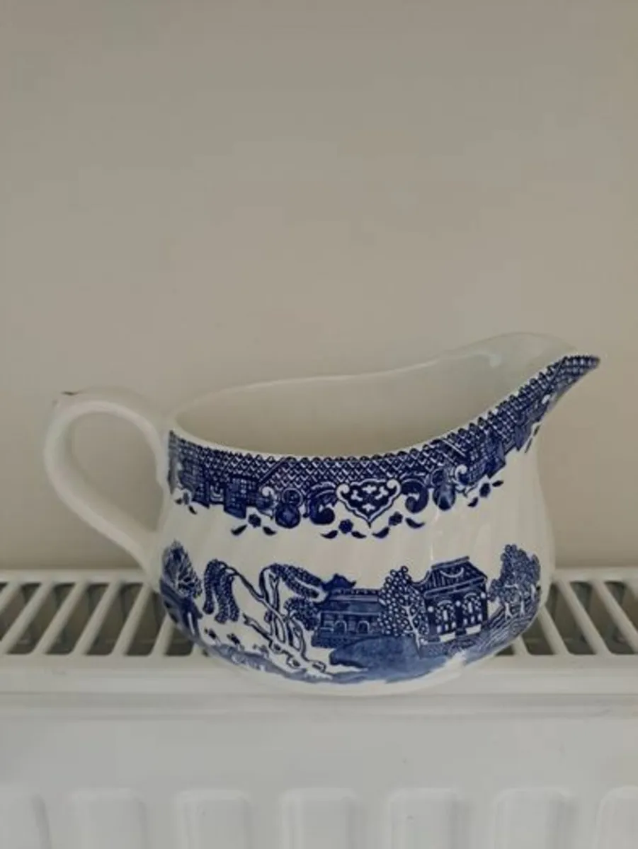 Barratts of Staffordshire willow jug - Image 1