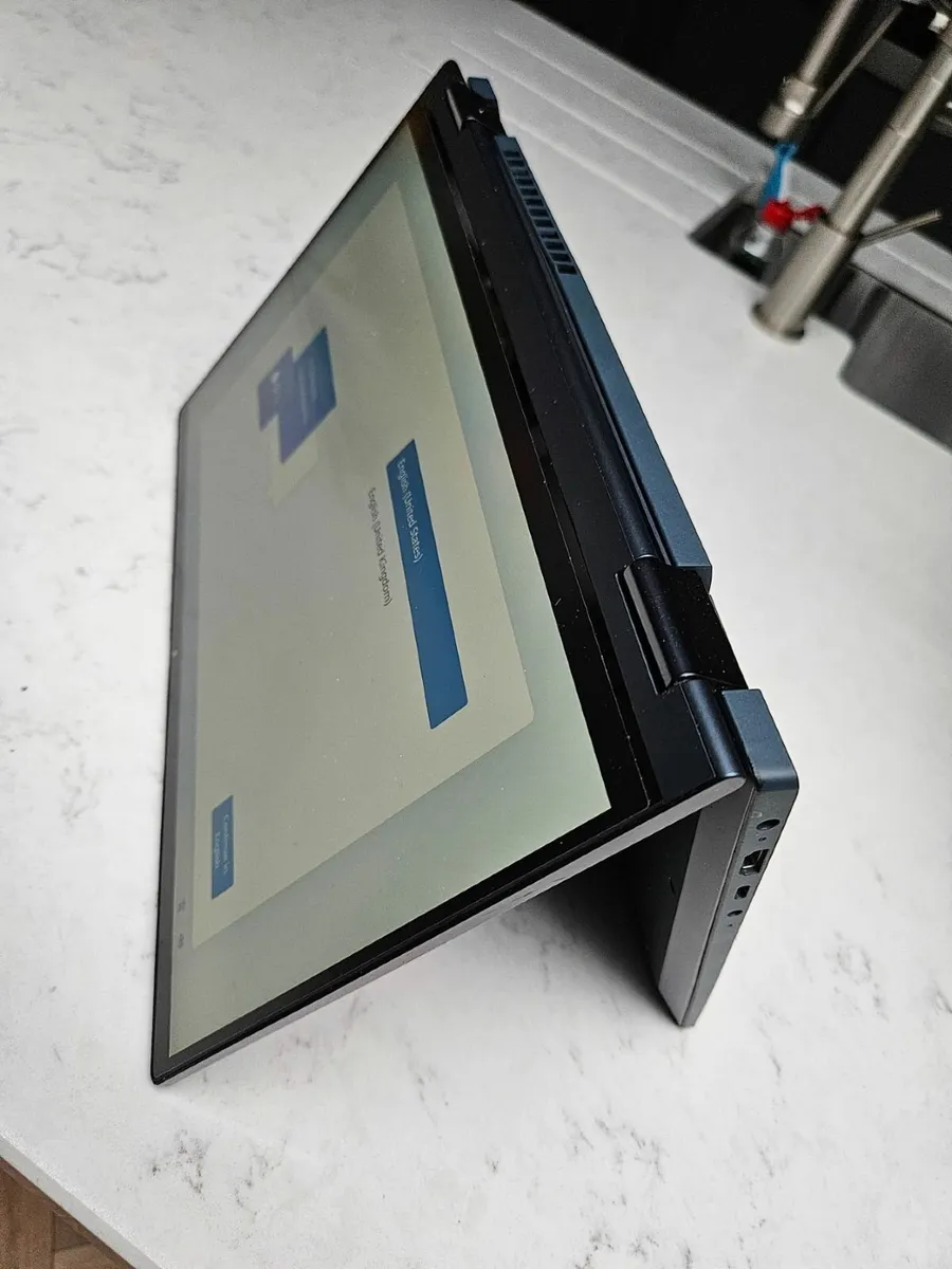 Lenovo 2-in-1 - Image 1