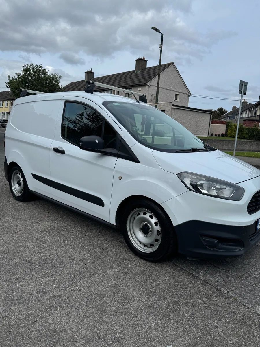 Ford Transit Courier - Image 3