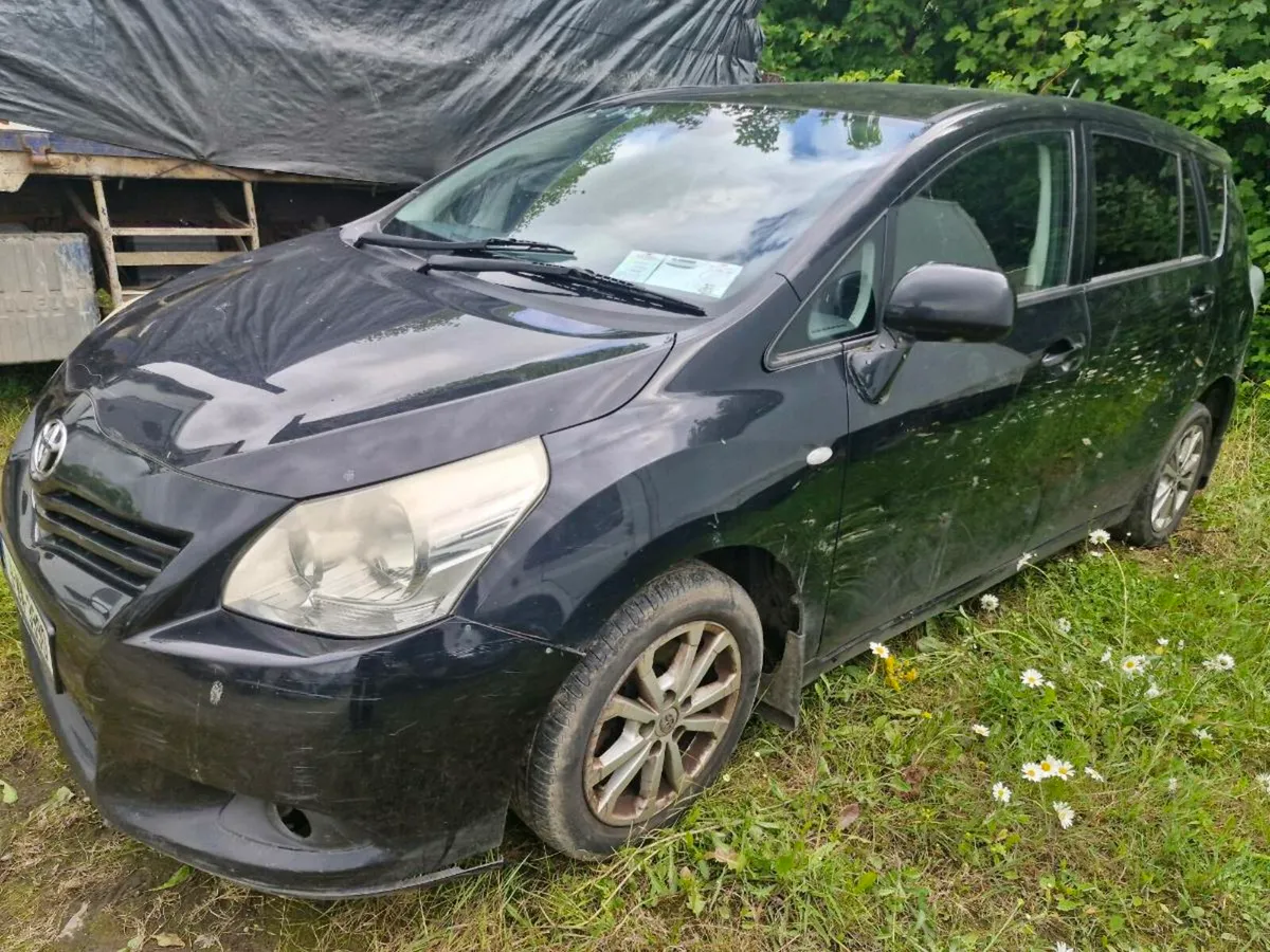 2011 Toyota Corolla Verso parts - Image 2