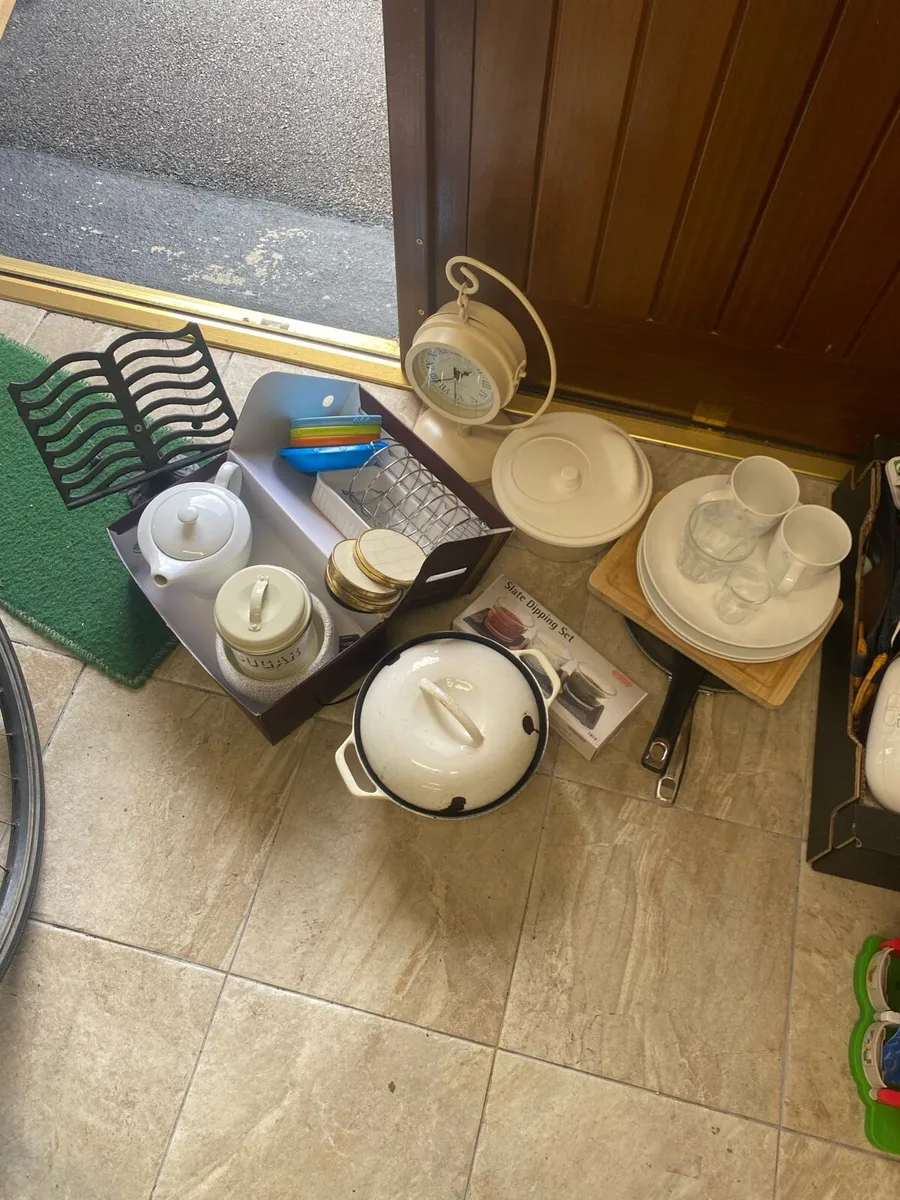 kitchen & fire utensils & delph - Image 1