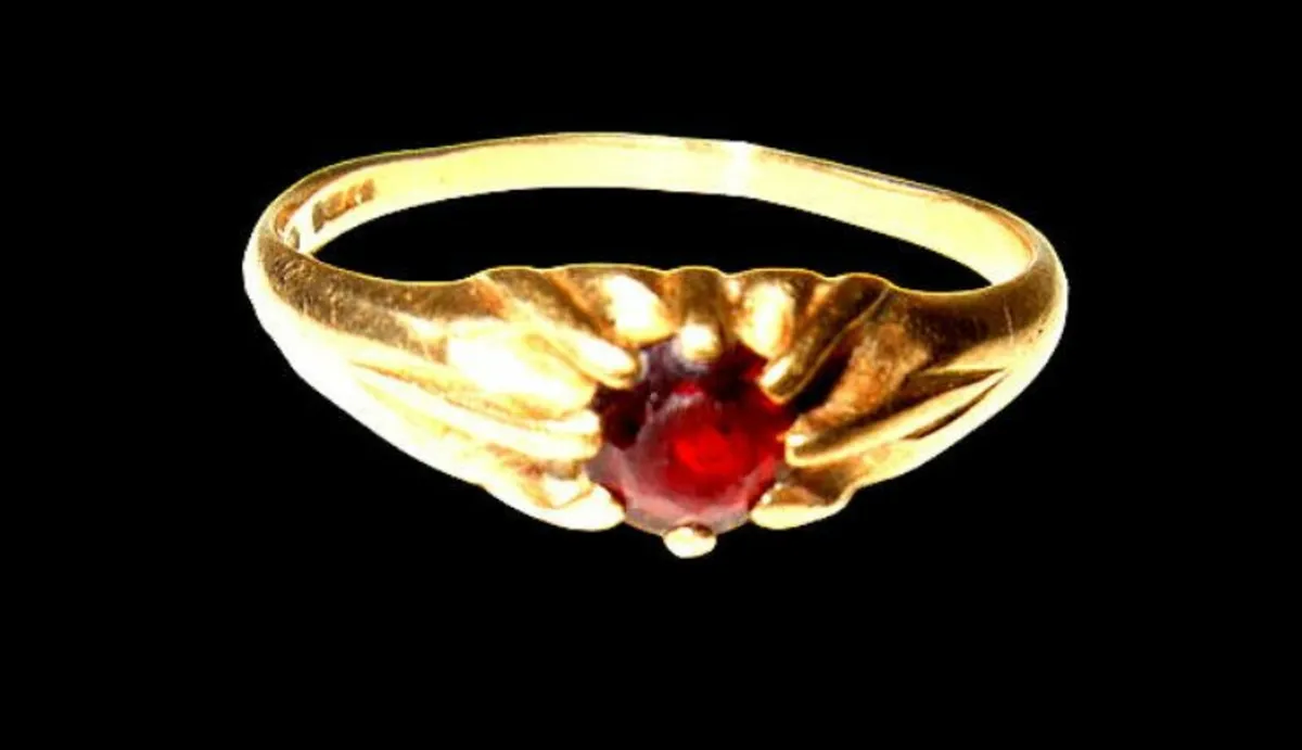 Vintage Traditional Hallmarked Signet Ring - Image 1