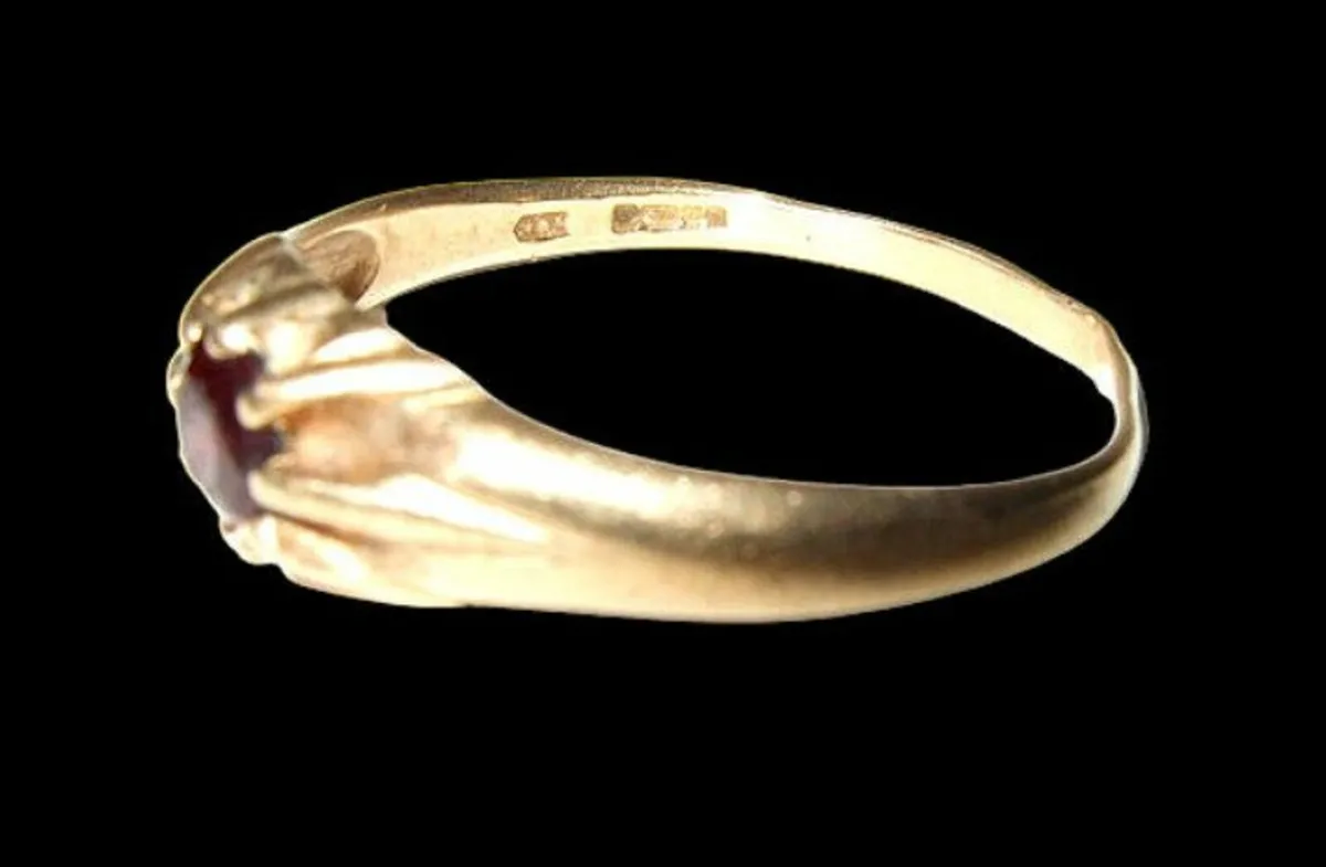 Vintage Traditional Hallmarked Signet Ring - Image 4