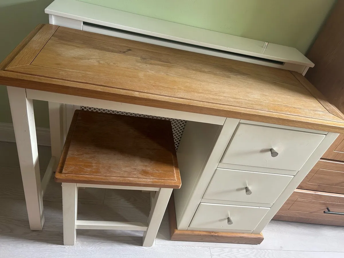 Dressing table and stool - Image 1