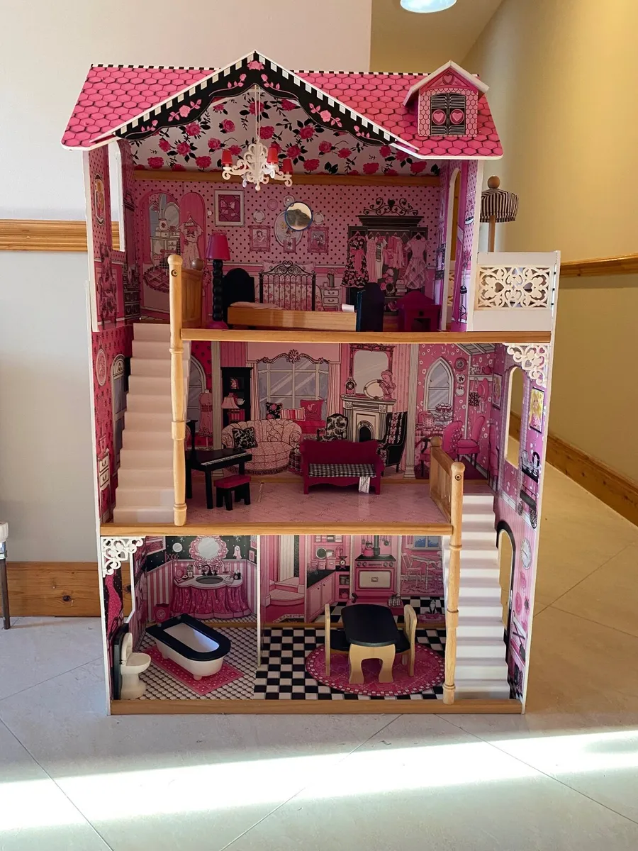 Barbie Doll House - Image 1
