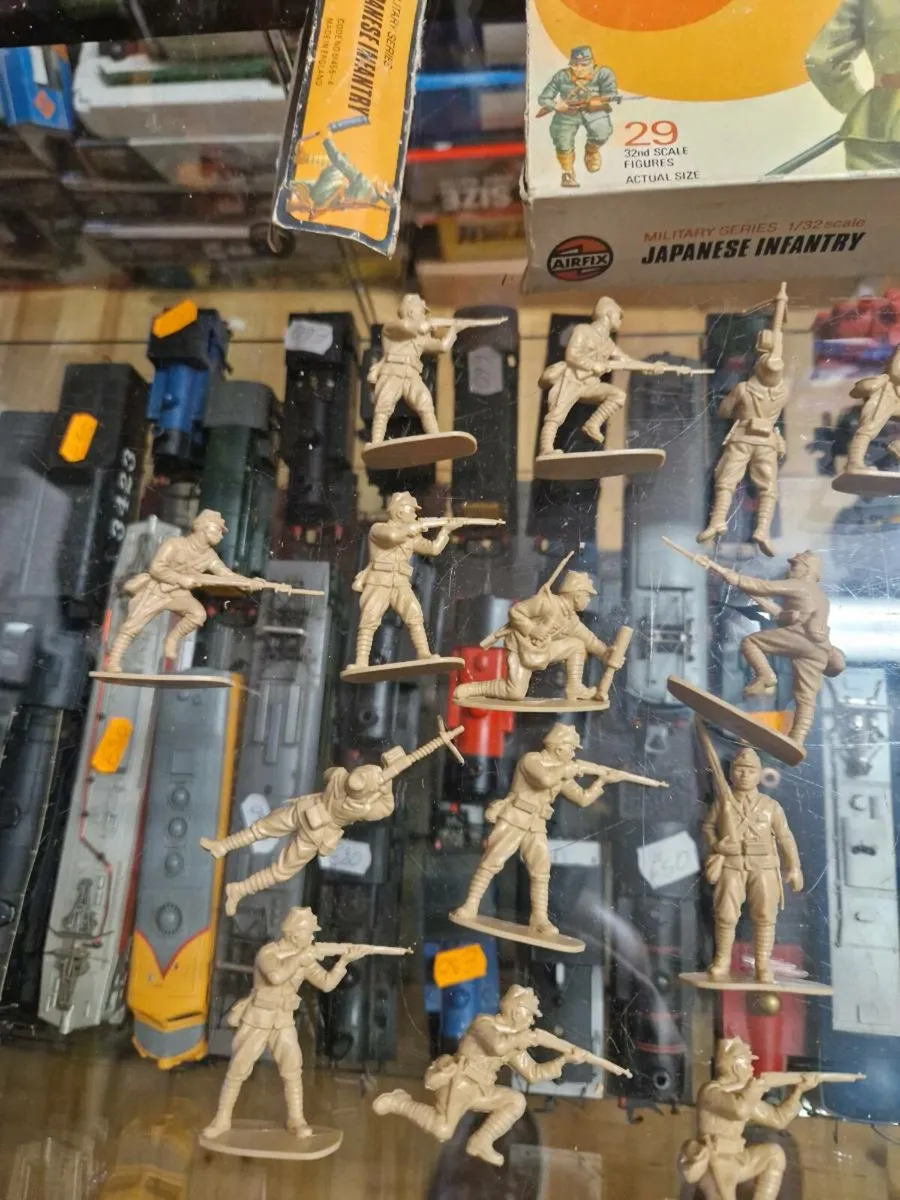Vintage Airfix Japanese WW2 Soldiers 1.32 - Image 3