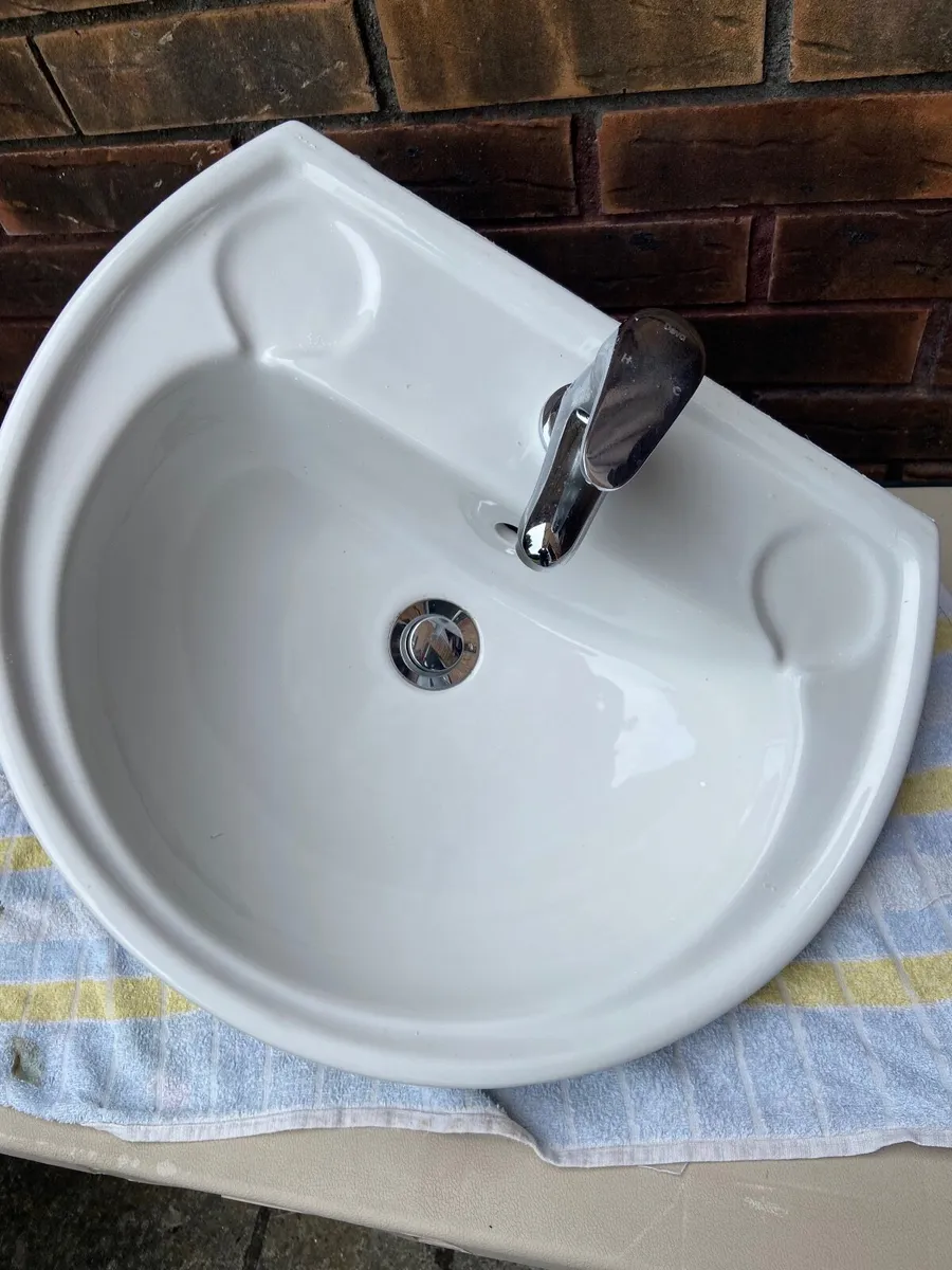 Bathroom sink with faucet - Image 1