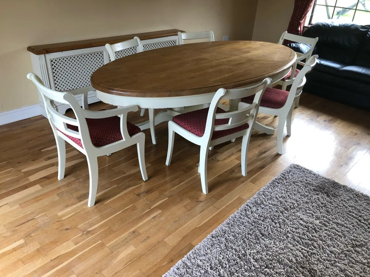 Table and chairs - Image 1