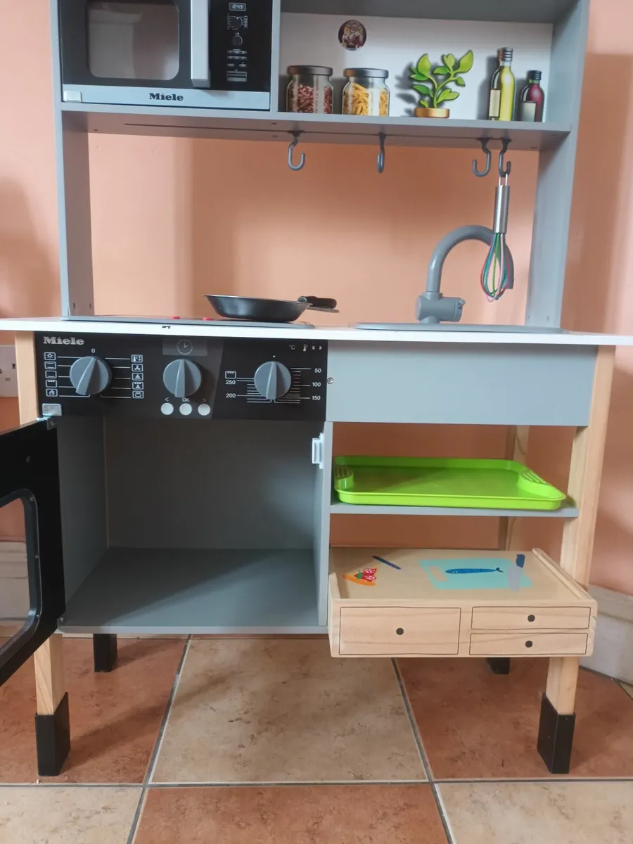 Toy kitchen - Image 2