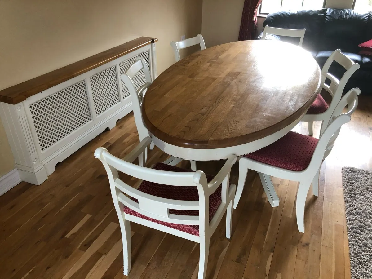 Table and chairs - Image 2
