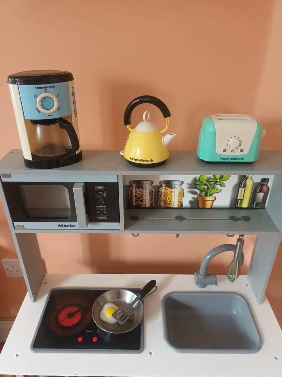 Toy kitchen - Image 3