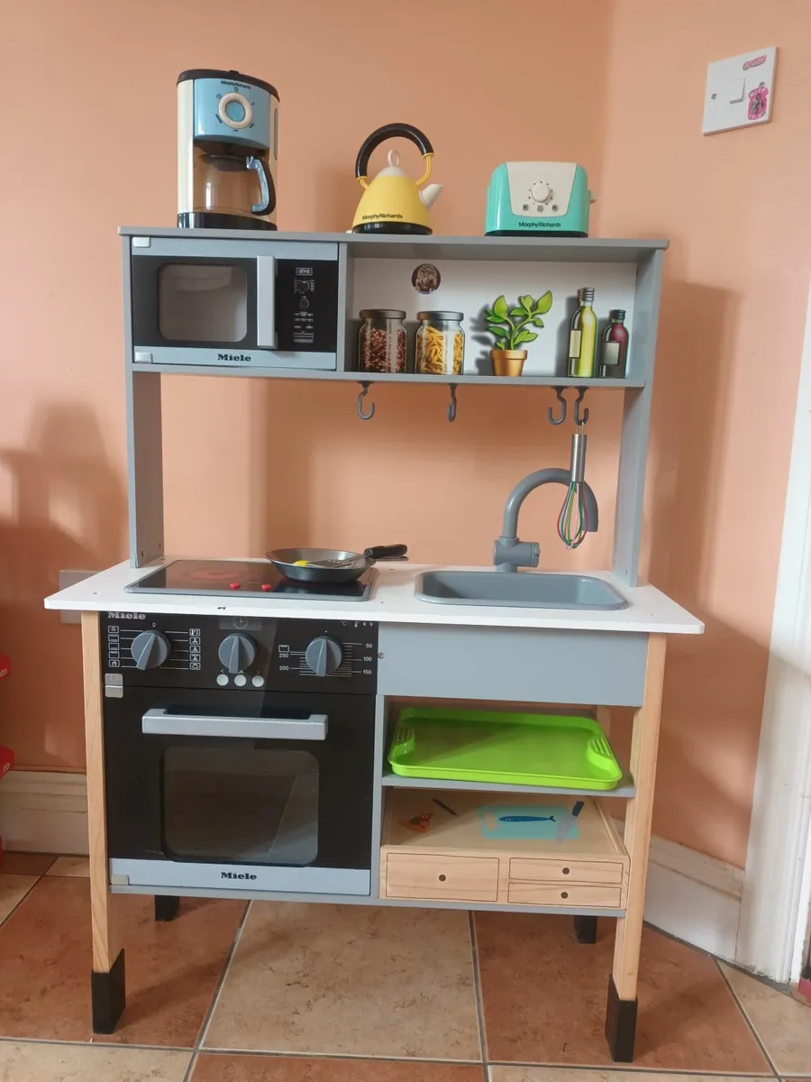 Toy kitchen - Image 1