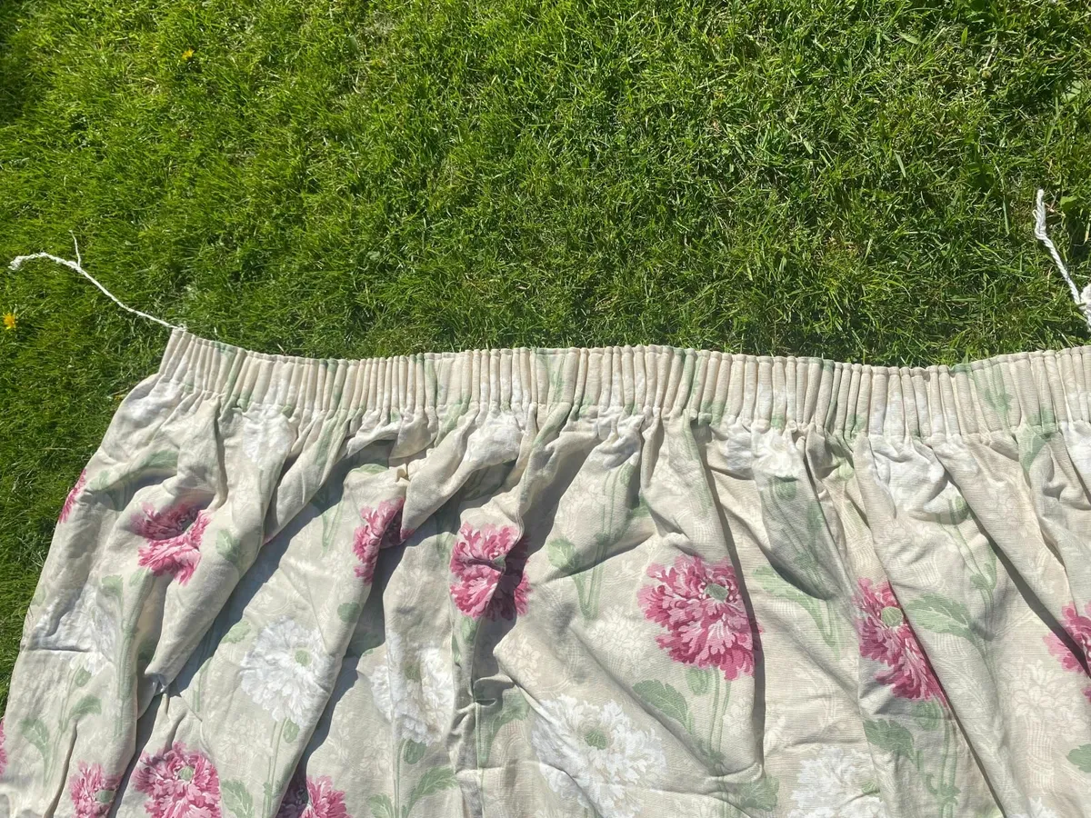 Laura Ashley curtains in hydrandea cranberries: - Image 2