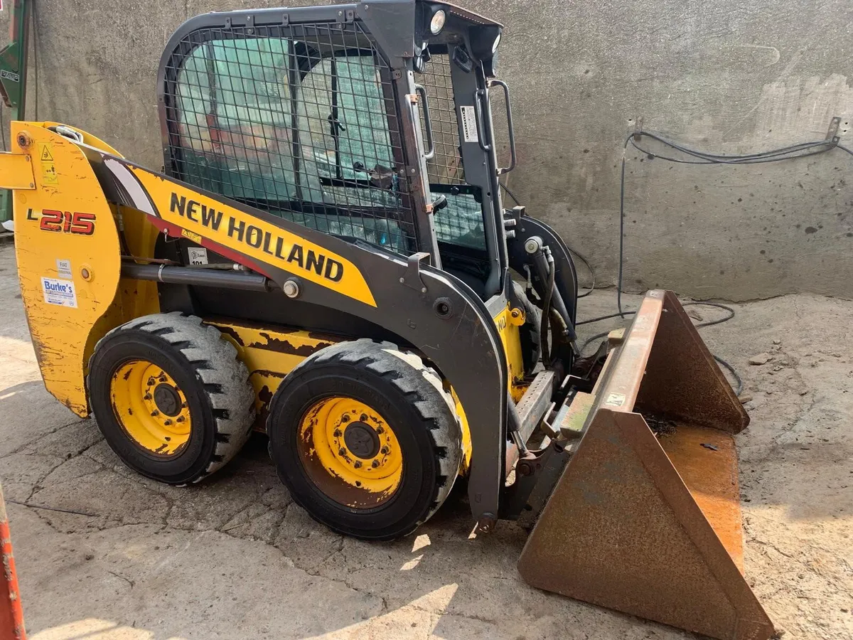 NEW HOLLAND 215 SKIDSTEER - Image 1