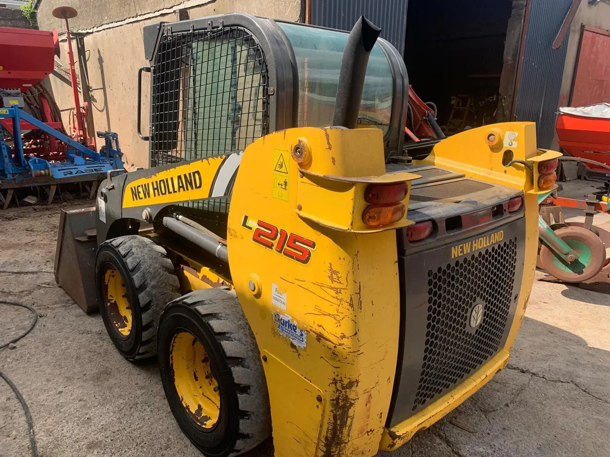 NEW HOLLAND 215 SKIDSTEER - Image 3
