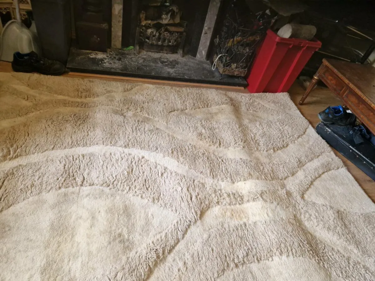 8 x 6 floor rug wool - Image 2