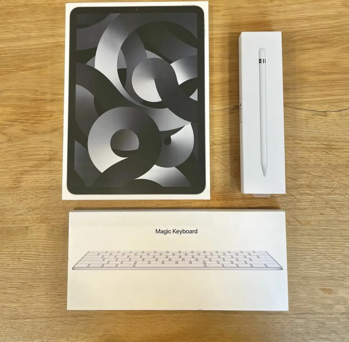 Apple iPad Air 5th generation + Keyboard + Pencil - Image 2