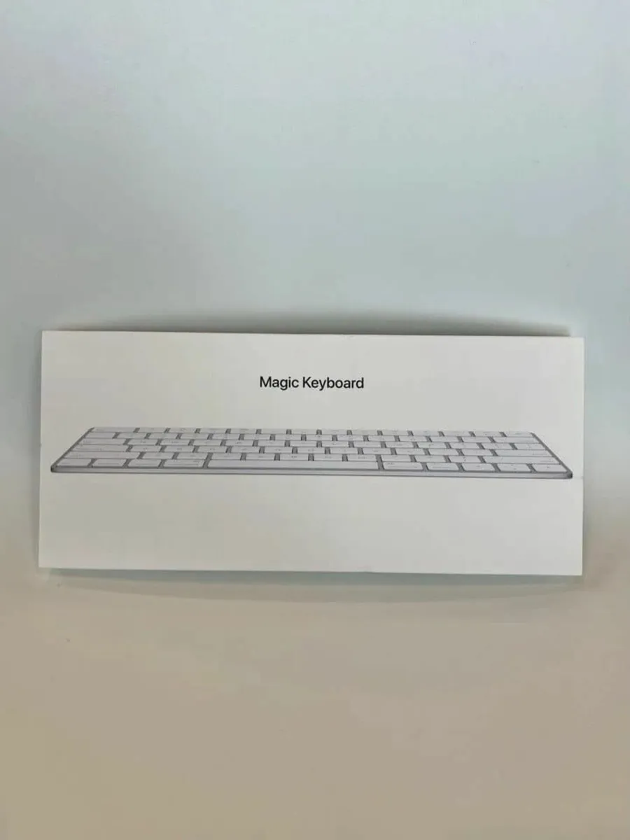 Apple iPad Air 5th generation + Keyboard + Pencil - Image 4