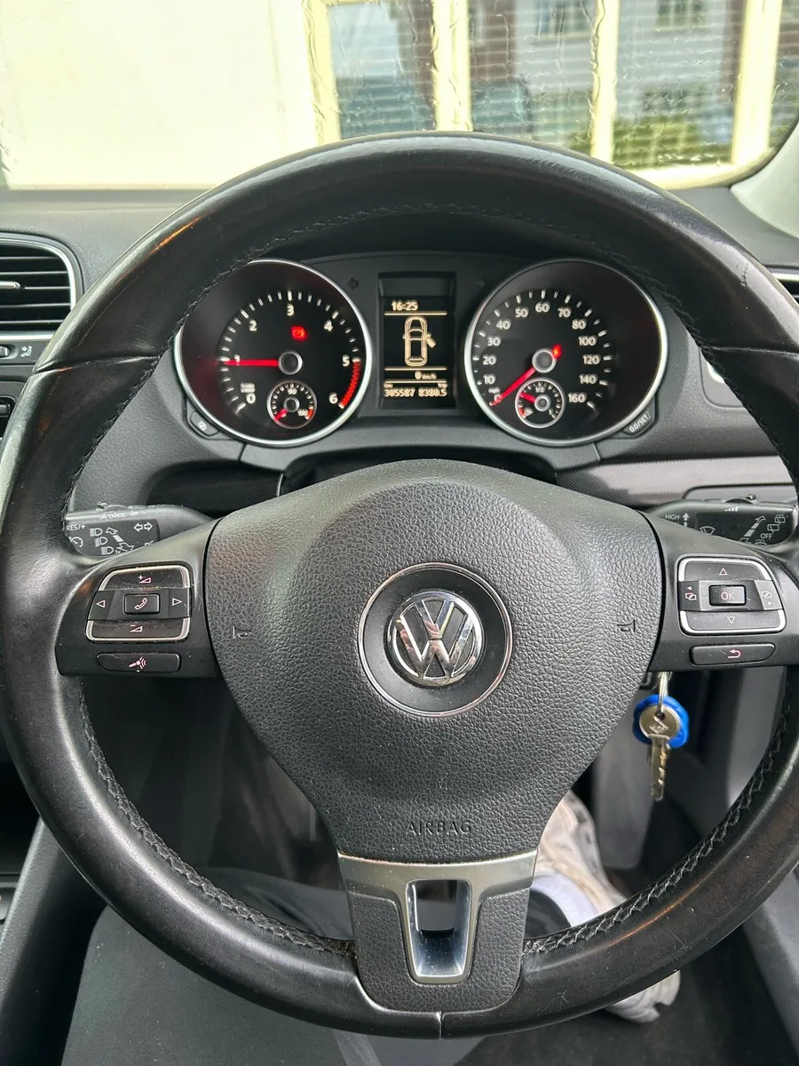 Volkswagen Golf - Image 4